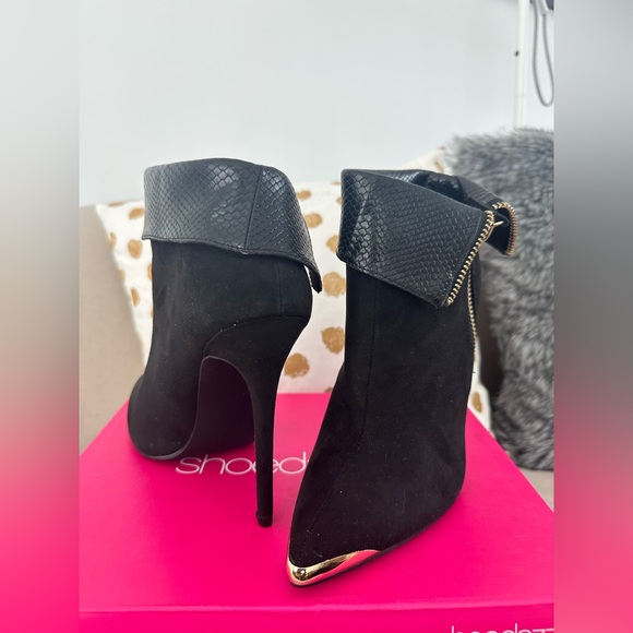 Western style black suede high heel booties - Picture 3 of 6